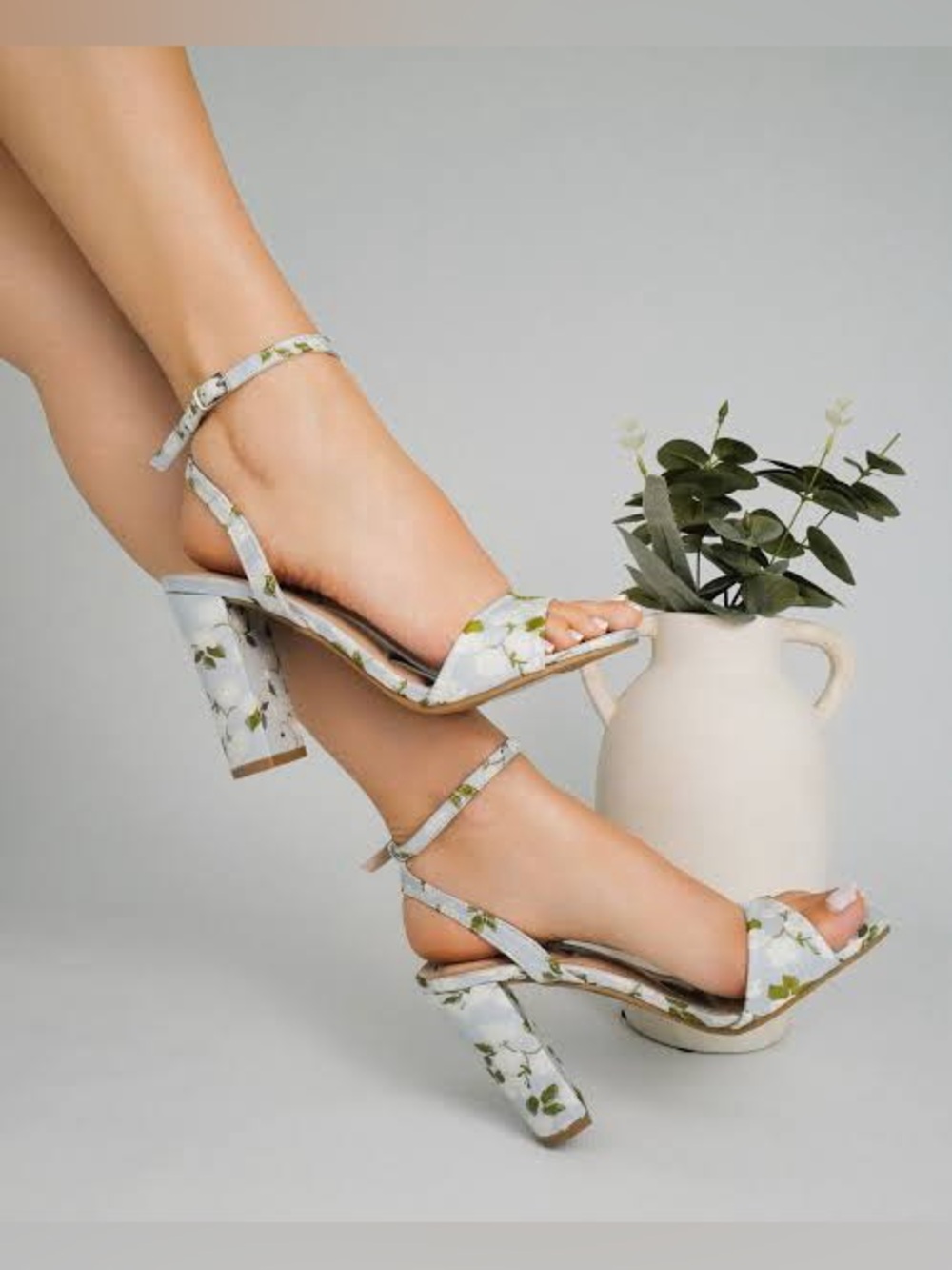 TOP MODA Light Blue Floral Block Heel Sandal Size 6.5 Brand New in Box - Picture 2 of 4